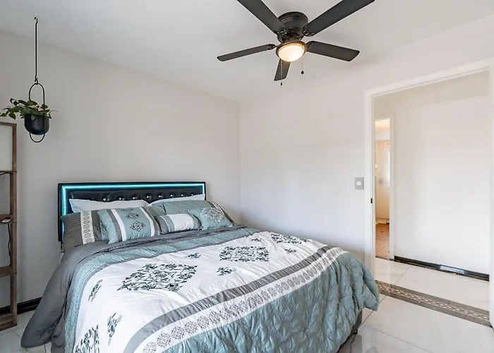 Family Fun 4-bedroom House House With Free Heated Pool & Hot Tub & Game & Mini Golf In Holiday home *