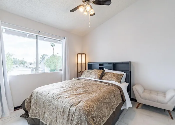 Family Fun 4-bedroom House House With Free Heated Pool & Hot Tub & Game & Mini Golf In Chandler