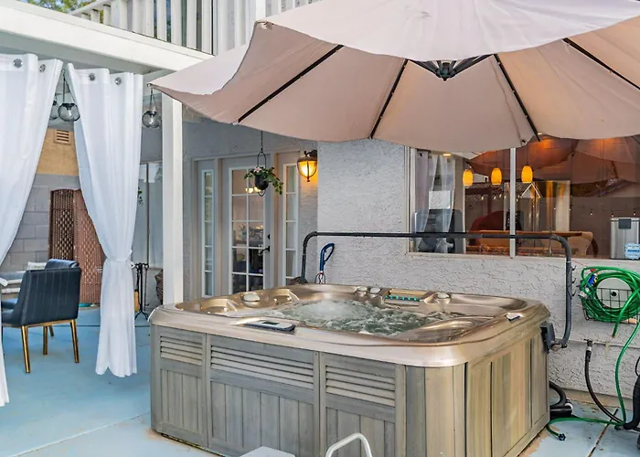 Family Fun 4-bedroom House House With Free Heated Pool & Hot Tub & Game & Mini Golf In Holiday home