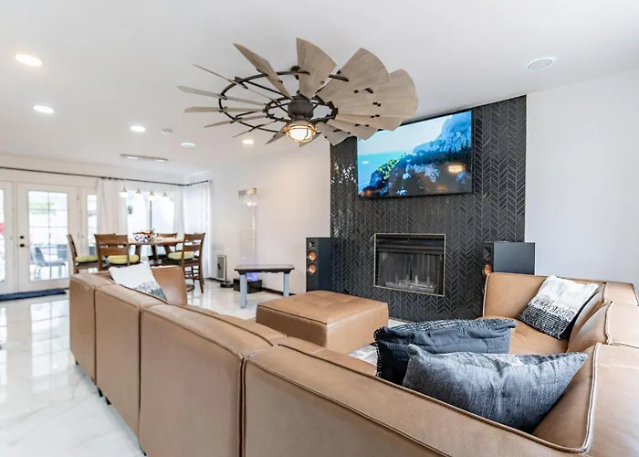 Family Fun 4-bedroom House House With Free Heated Pool & Hot Tub & Game & Mini Golf In * Chandler