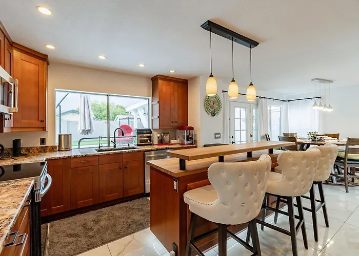 Family Fun 4-bedroom House House With Free Heated Pool & Hot Tub & Game & Mini Golf In *