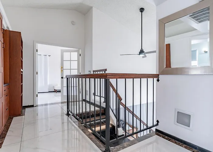 Holiday home Family Fun 4-bedroom House House With Free Heated Pool & Hot Tub & Game & Mini Golf In Chandler