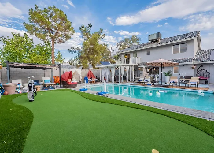 Holiday home Family Fun 4-bedroom House House With Free Heated Pool & Hot Tub & Game & Mini Golf In Chandler