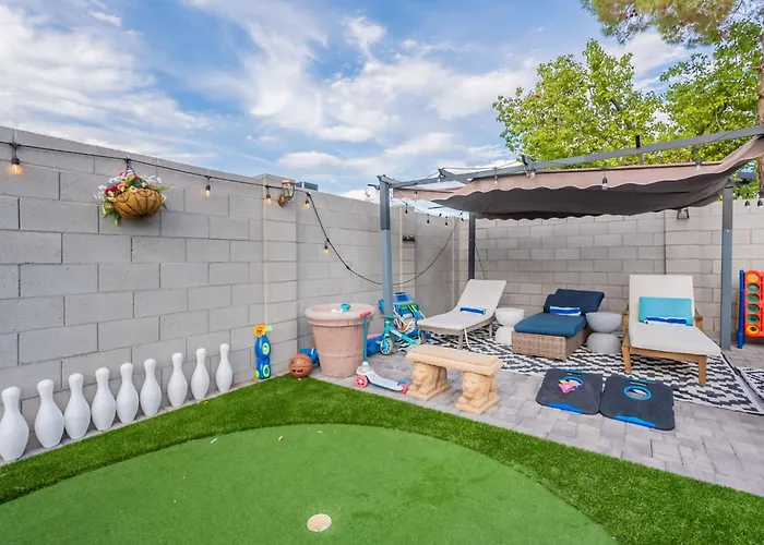 Holiday home Family Fun 4-bedroom House House With Free Heated Pool & Hot Tub & Game & Mini Golf In Chandler