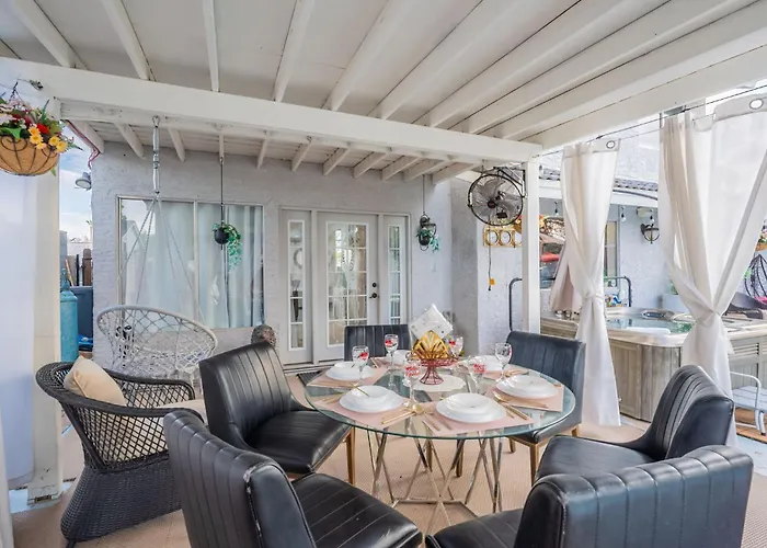 Holiday home Family Fun 4-bedroom House House With Free Heated Pool & Hot Tub & Game & Mini Golf In