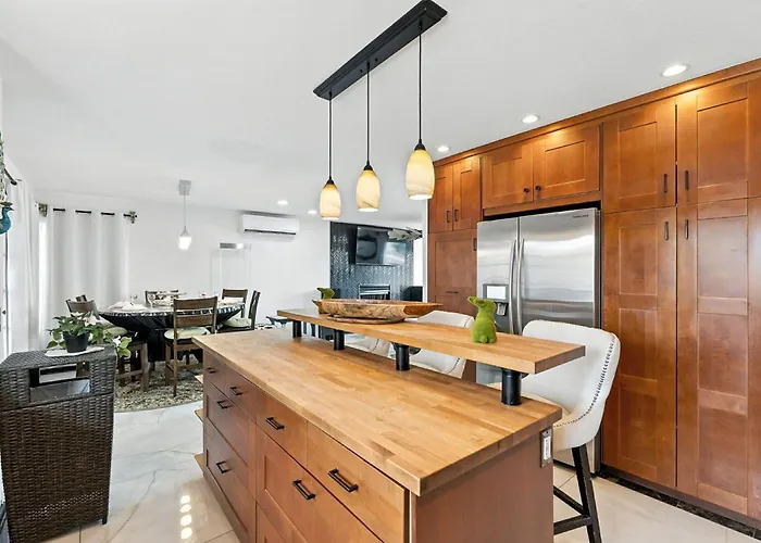 Family Fun 4-bedroom House House With Free Heated Pool & Hot Tub & Game & Mini Golf In