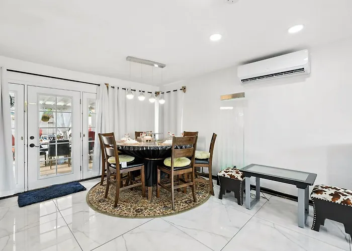 Family Fun 4-bedroom House House With Free Heated Pool & Hot Tub & Game & Mini Golf In Holiday home *