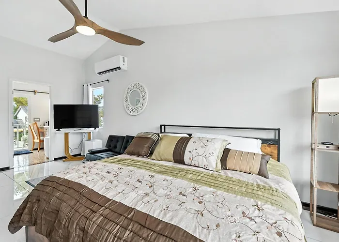 Holiday home Family Fun 4-bedroom House House With Free Heated Pool & Hot Tub & Game & Mini Golf In *
